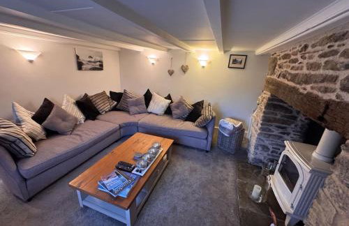 3 Double Bed Character Cottage in Quiet Hamlet - Photo 2