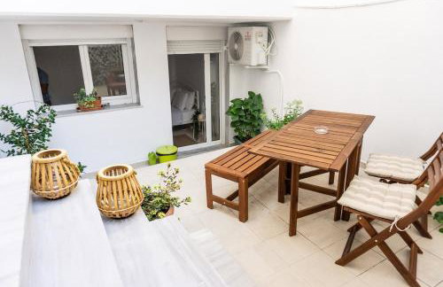 Dimitra's cosy studio in old town with backyard - Foto 8