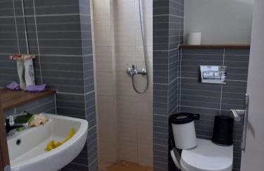 Climbers' Nest 'with sea and rock views and private pool' - Photo 10