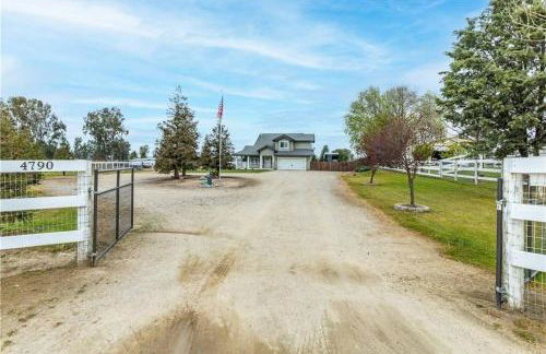 Our Farmhouse, Our Place: Cozy and Cute homestead! - Foto 8