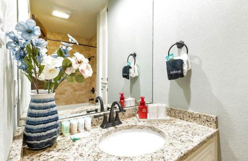 Luxury on Lake LBJ With Hot Tub Firepit & Boat Slip - Foto 62