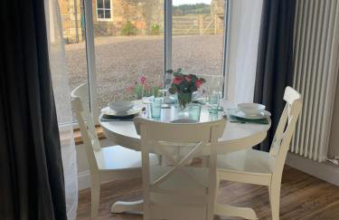 The Carthouse (Luxury 2 bed with private hot tub) - Photo 9