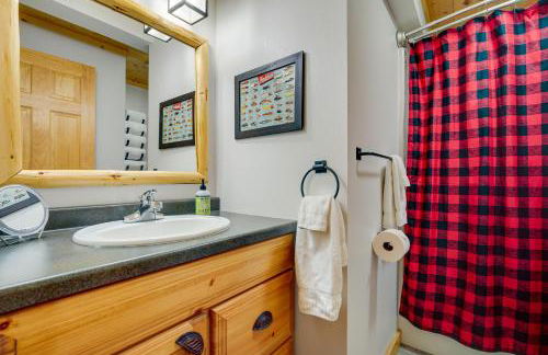 Lakefront Presque Isle Cabin with Private Dock - Foto 15