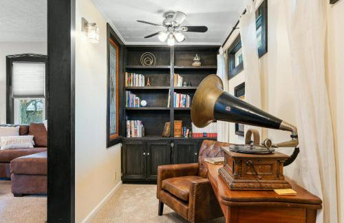 Luxurious 1875 centrally located Canton Akron home, expansive primary & sunset view - Foto 7