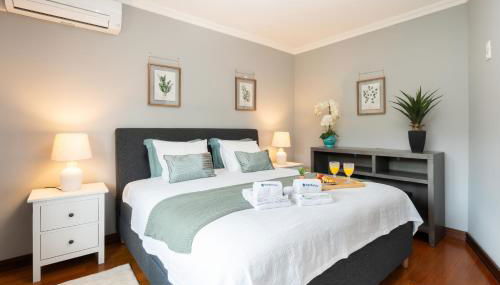 Elegant Riverfront Flat | Pool & Sports by Host Wise - Photo 3, towels