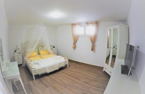 Villa Ludilo mit 4 Apartments in Poljica - Marina bei Trogir Split - Photo 45