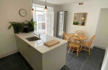 Beautiful 2 bed end terrace Victorian town house - Foto 7