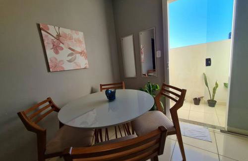 Kitnet 102, confortável, central, com ar, tv smart - Foto 1