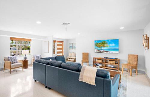 Coastal Charm - Photo 12