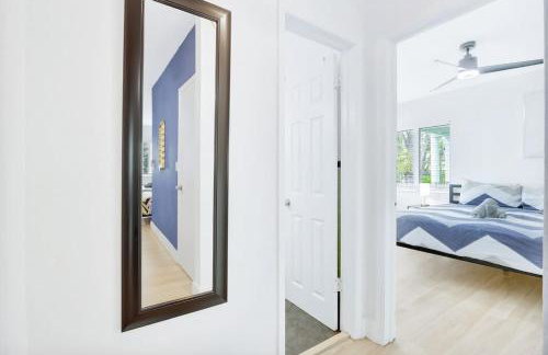 1BR Miami Beach Apt with King plus 2 Queens & Parking - Photo 9