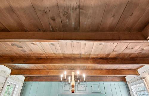 Historic Restored Farmhouse with Cowboy Cauldron Fire Pit Near Ice Mountain, Capon Bridge, West Virginia - Foto 20