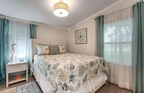 Walk to Boat Ramp Newly Remodeled Seadrift Home! - Foto 16