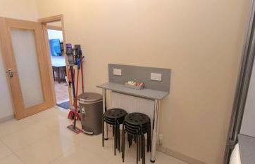 London Luxury 3 bedroom flat, 2 bathrooms, Living Room, free parking, 4 mins to station, garden - Foto 42