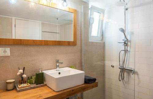 Sea-esta Beach House, Beachfront Residence & BBQ, By ThinkVilla - Foto 34