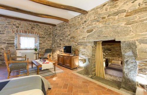 Medieval Stone Retreat with Lake Views - Foto 11