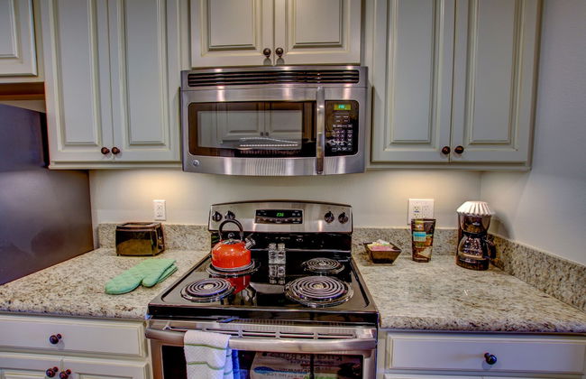 Sunshine Suites at Hillcrest - Photo 20