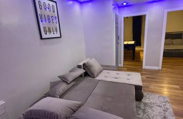 Luxury Modern Apartment, Sleeps 4 and Games Room - Photo 4