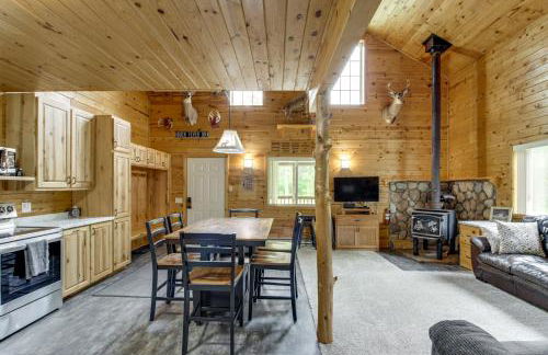 6 Mi to Spider Lake OHV Trails Cabin with Fire Pit - Foto 1