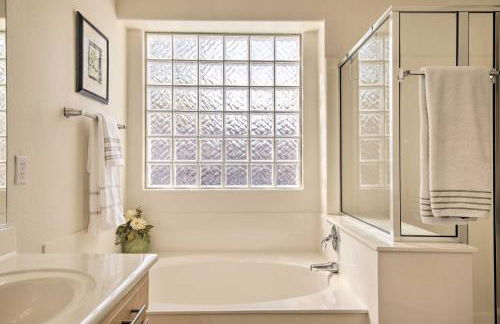 Chic Maricopa Getaway with Outdoor Oasis and Pool - Foto 20