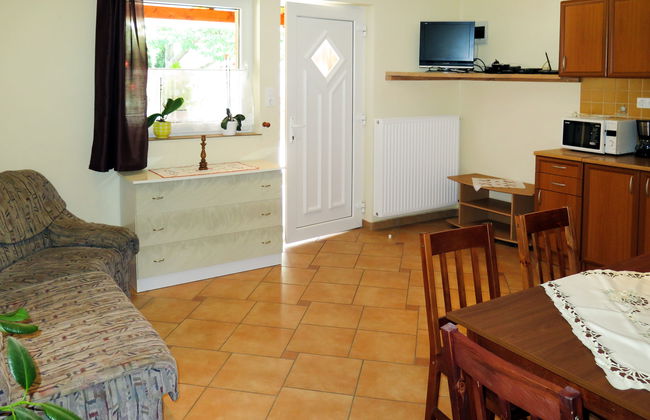 4 bedroom House in Balatonszárszó with private pool and garden - Photo 10