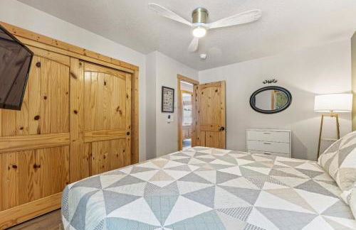 Grandmas Hideaway - walk to downtown, private hot tub, pet friendly with patio - Foto 20