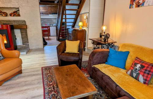 Gîte paisible dans une ancienne ferme avec WIFI et parking à Saint-Bresson - FR-1-583-440 - Foto 6