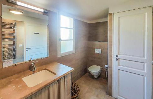 Awesome Home In Saint-Laurent-De-La-Ca With Wifi - Foto 19