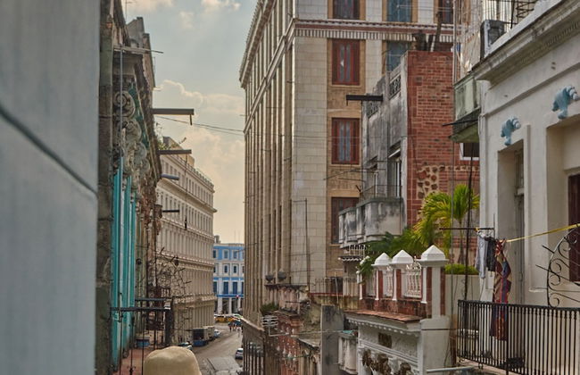 Lujoso Apto WIFI Gratis Balcon y Jacuzzi - Photo 23