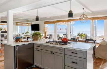 Unbeatable Beachfront Bliss w/ Ocean Views, Luxe Interiors & Patio Beach Road - Foto 27