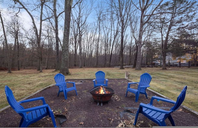 Elegant Spring Stay on Peaceful Retreat - Photo 3