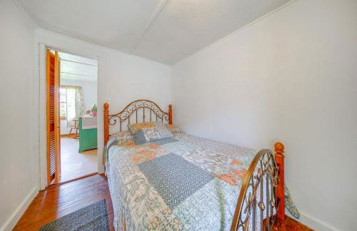 Steps to Lake and Public Boat Ramp Edinboro Cottage - Foto 12