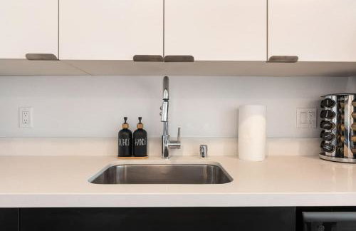 Chic and Cozy Home, Walk to Little Tokyo with Parking - Foto 13