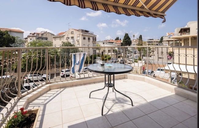 Homey Kiryat Haim Apt by Sea N Rent - Foto 17