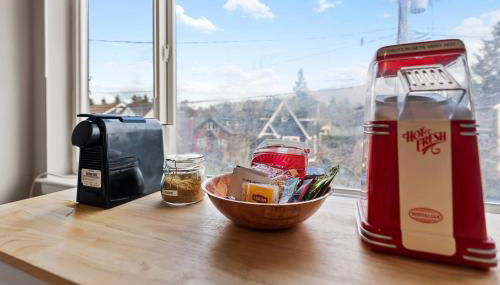 Modern 4BD home in Ballard with A/C, pet-friendly - Foto 4