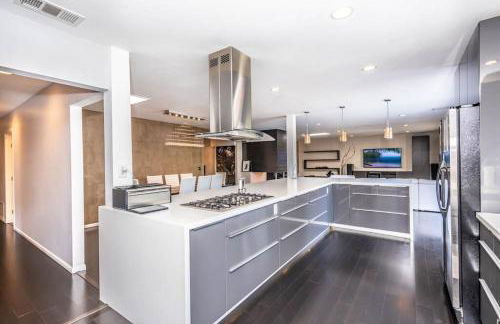 Luxury 3BR with Cabana Oasis Pool & Style - Foto 26