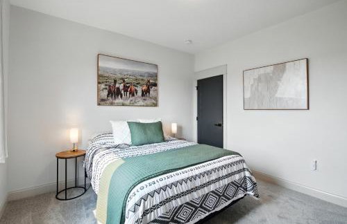 Brand New Cool Comfy Lawrence Retreat Duplex - Photo 24