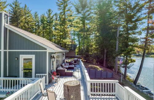 Lakefront Luxury with Private Beach, Sleeps 14 - Foto 46