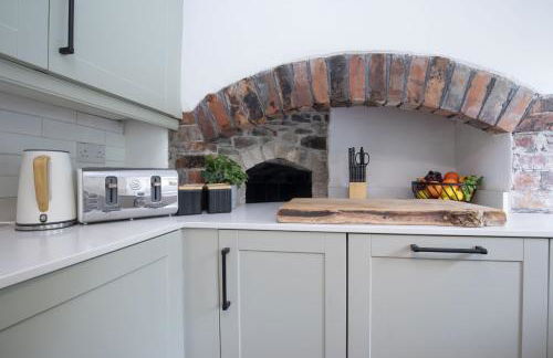 Charming 3-Bed Cottage by the River Usk - Foto 6