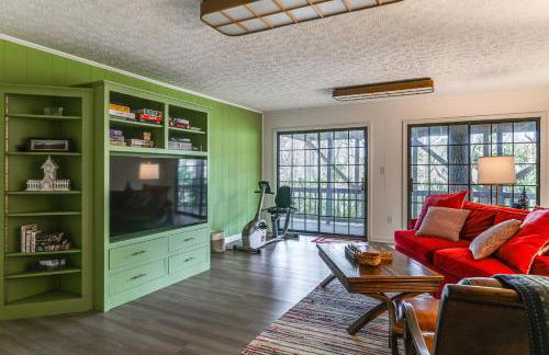 Deck and Community Perks Sky Valley Home! - Foto 2