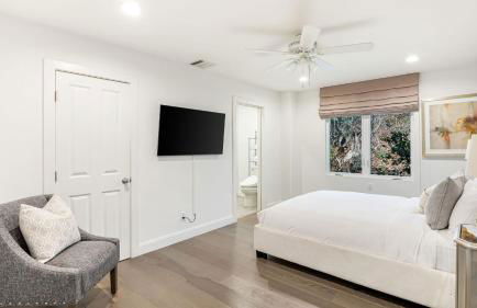 LA Hillside Retreat w Pool Views Fire Pit Outdoor Lounging Casa Bellagio by AvantStay - Foto 38