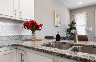 Historic CozySuites 4BR 2BA with a modern touch - Foto 23