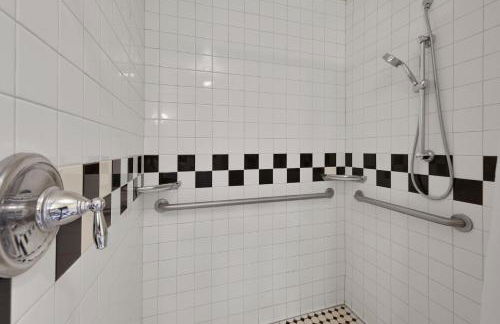 Brunswick Studio 102 - Photo 19