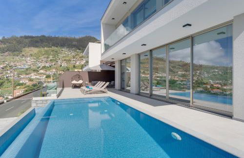 Luxury Villa Bianca by Holiday Rental Madeira - Photo 1