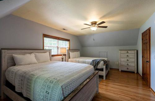 Lakefront Point Retreat on Nantahala Lake with Dock - Foto 9