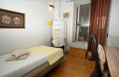 Maria's Airport Apartment, 4' metro, 10' airport, 15' beach, 40' city center - Foto 9