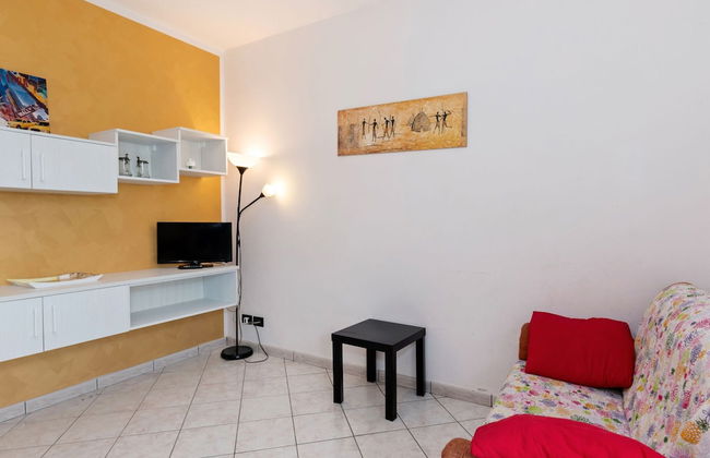 Spacious Apartment With Garden - Photo 12