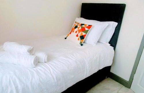 Modernised 3 Bed House - Foto 2