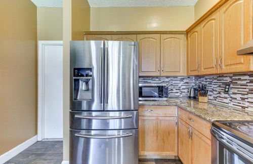 Near Beaches Pet-Friendly Sunrise Escape with Patio - Foto 6