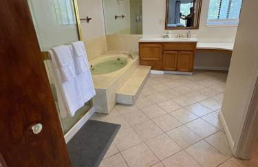 Newly Renovated Lakefront with Dock - Foto 36