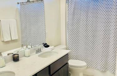 Flagstaff 3BR Cozy Retreat w Fireplace & BBQ - Foto 35